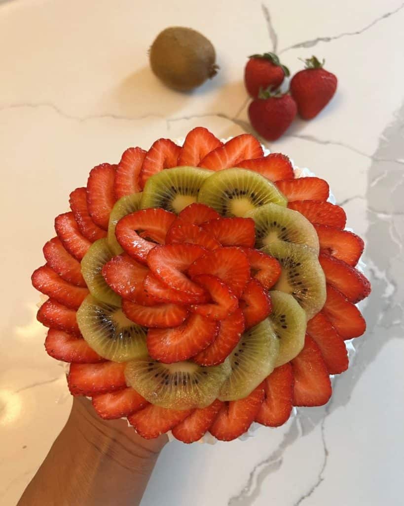 6 Pavlova strawberry and kiwi